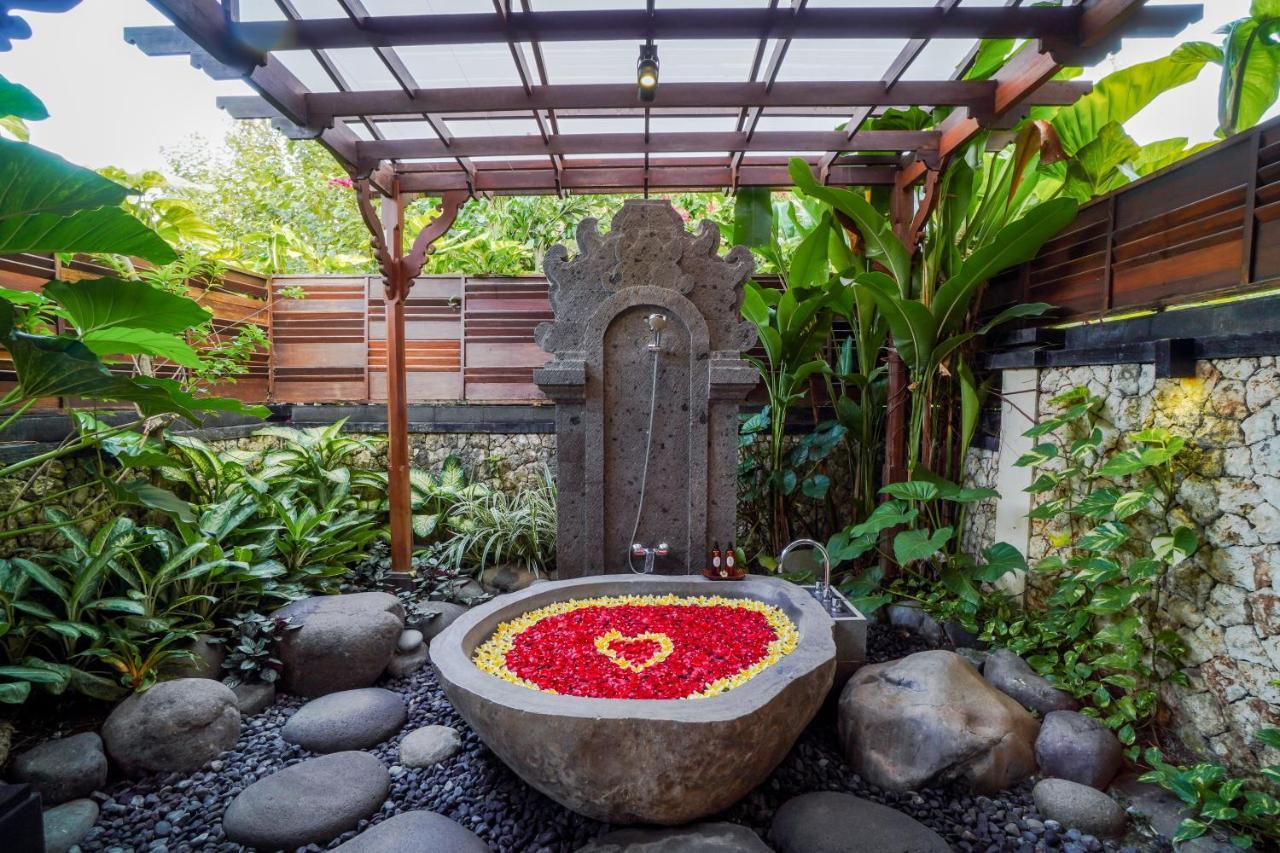 Giri Bhagawan Villas & Spa Νούσα Ντούα Εξωτερικό φωτογραφία