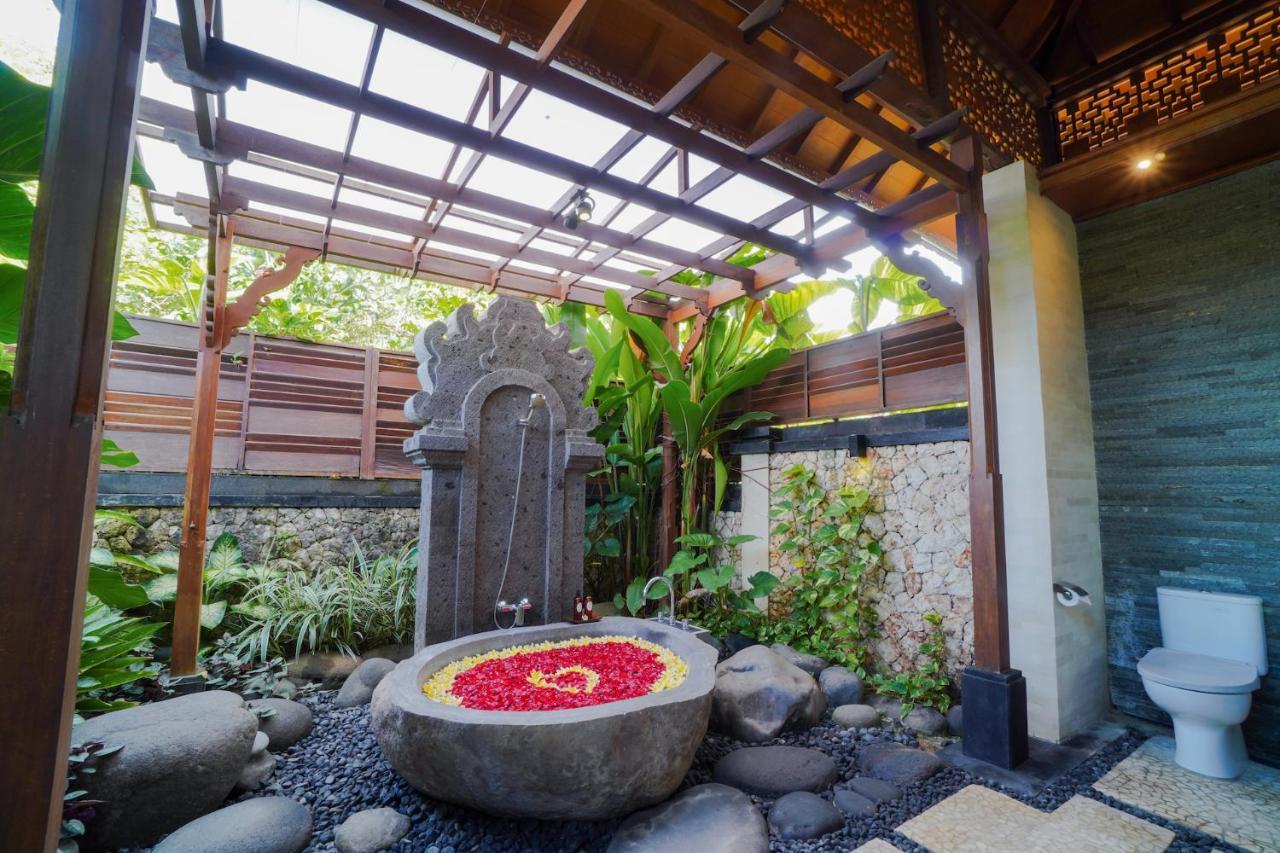 Giri Bhagawan Villas & Spa Νούσα Ντούα Εξωτερικό φωτογραφία